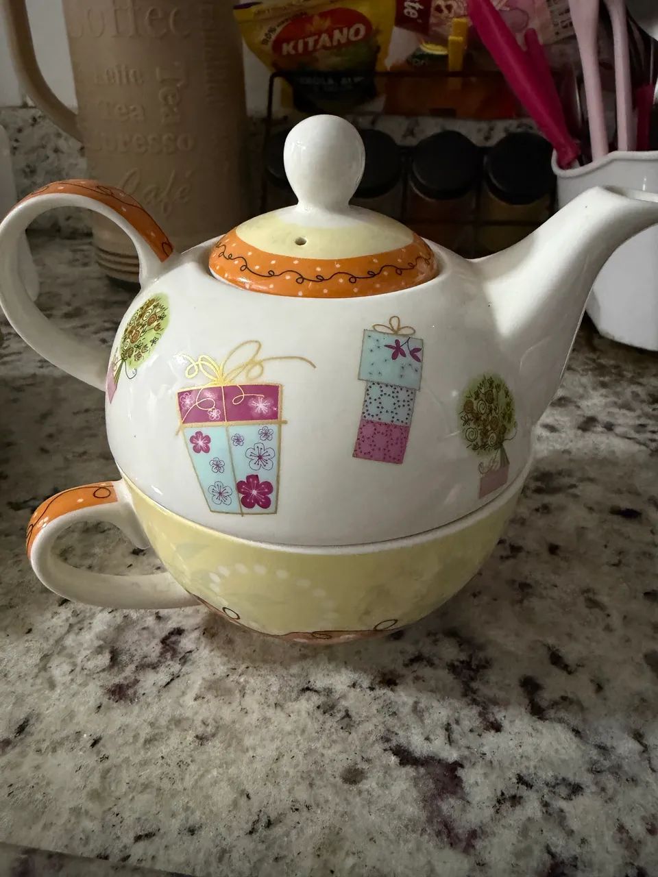 Bule e xicaras 50,00