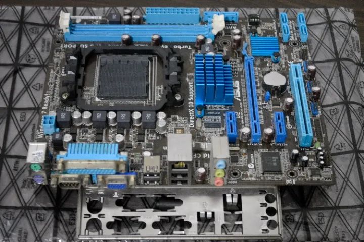 Placa Mãe ASUS M5A78L-M 760G Socket AM3+ com Espelho