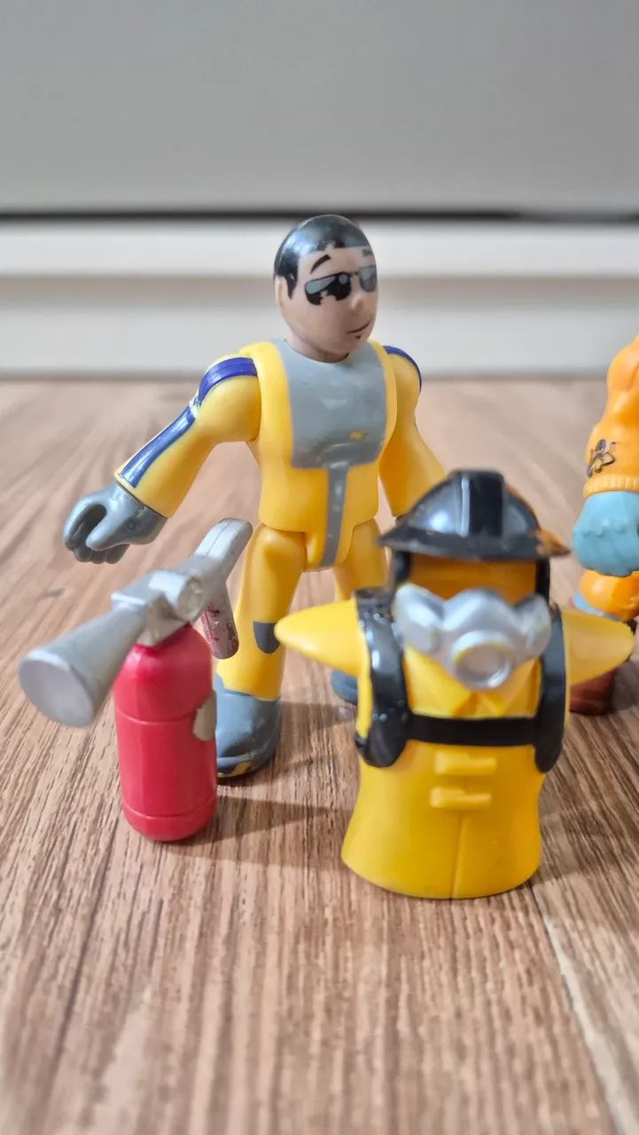 Bonecos articulados Imaginext com acessórios  top demais. - Foto 5