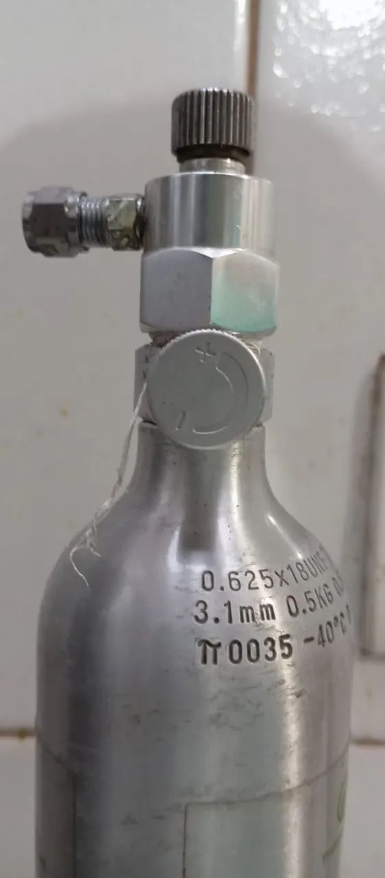 Cilindro Co2 com valvula de ajuste fino.  - Foto 2