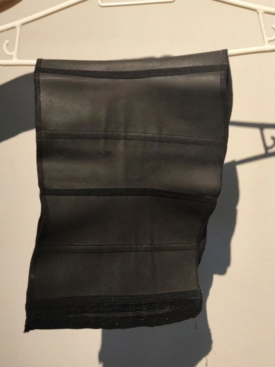 Cinta Modeladora Abdominal de Neoprene com Barbatanas -