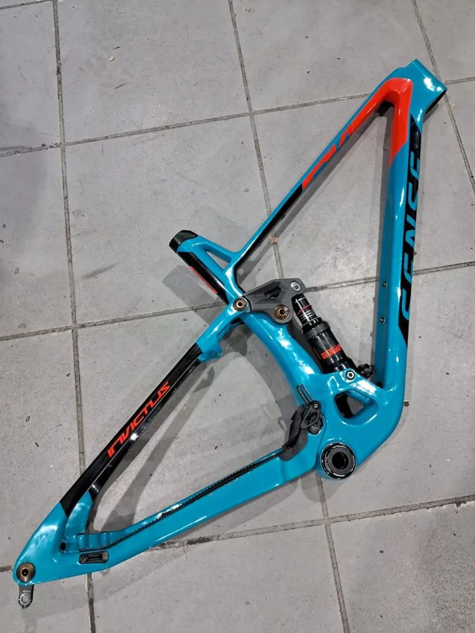QUADRO SENSE INVICTUS COMP M17