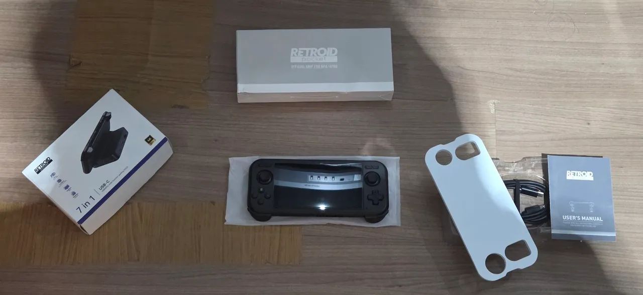 Retroid Pocket 4 Pro + Dock + Grip + Case para transporte + SD Retroid Pocket 4 Pro + Dock + Grip + Case para transporte + SD