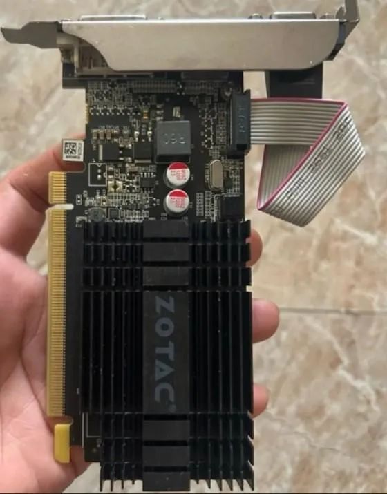 Placa de vídeo zotac NVidia gerforce GT 710