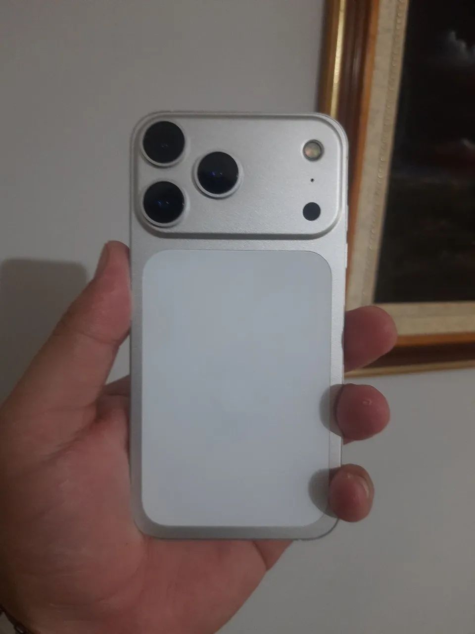 IPhone xr na carcaça do 17 pro