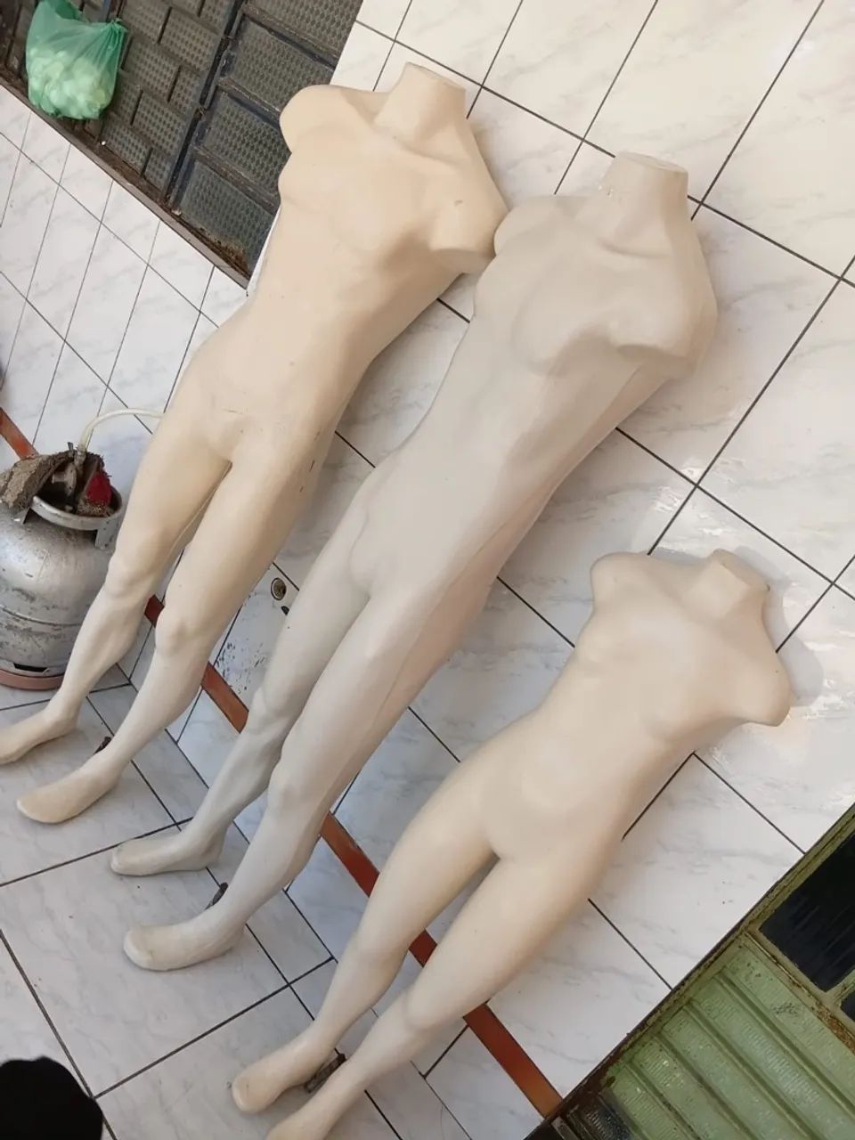 Vendo manequim todos 100,00 - Foto 3
