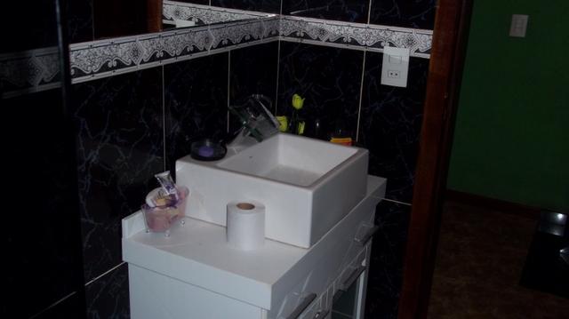 Oportunidade! Casa 02 quartos, bancada em granito, armários, varanda e garagem! - Foto 13