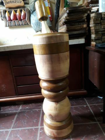 Pilão grande 94 cm de altura