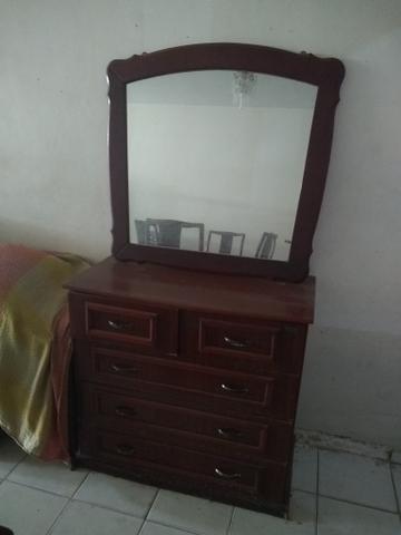 Cômoda com espelho