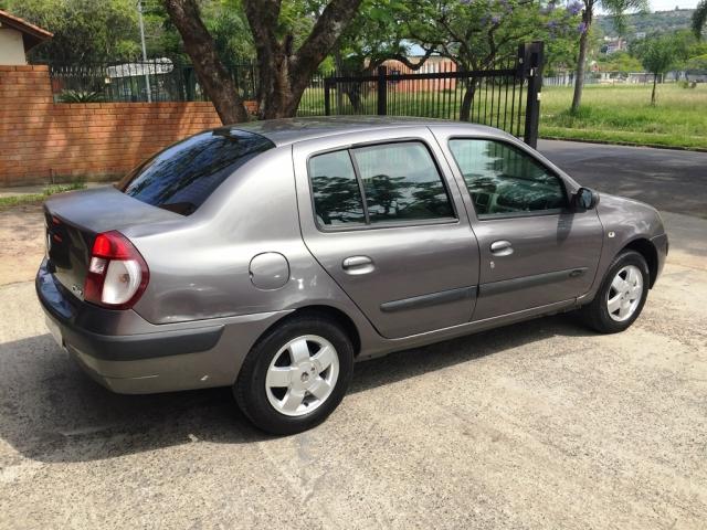 Renault Clio Sedan PRIVILEGE 1.6 4P - Foto 4