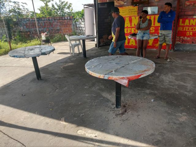 Vendo mesas fixas e churrasqueira com espetos - Foto 4