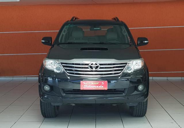 TOYOTA HILUX SW4 3.0 SRV 4X4 7 LUGARES 16V TURBO INTERCOOLER DIESEL 4P AUT - Foto 2