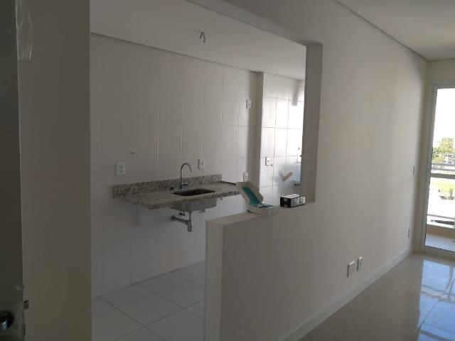 Excelente apto em Jacarepaguá, próximo do Projac, Sala, 2 quartos, varanda e banheiros - Foto 11