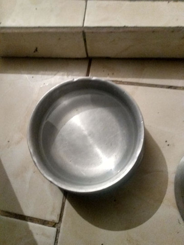 Vendo 2 pote de comida e água pra cachorro eu quero 50 reais nos 2 - Foto 6