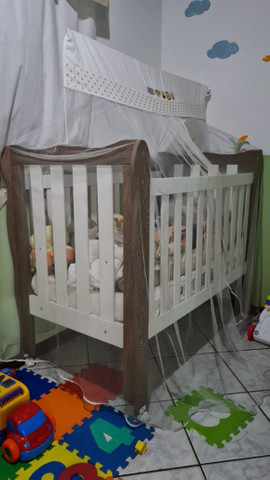 Berço semi novo.