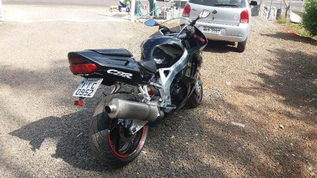 Vendo ou troco Honda cbr 900r - Foto 5