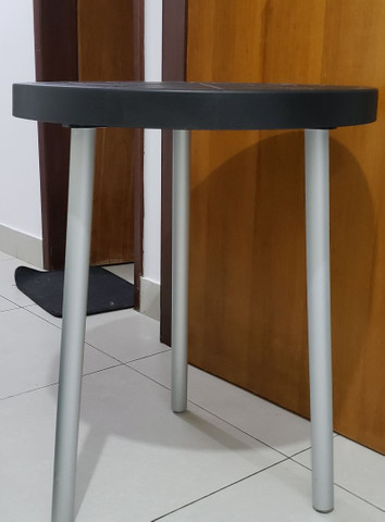 MESA DE PLÁSTICO PÉS CROMADOS