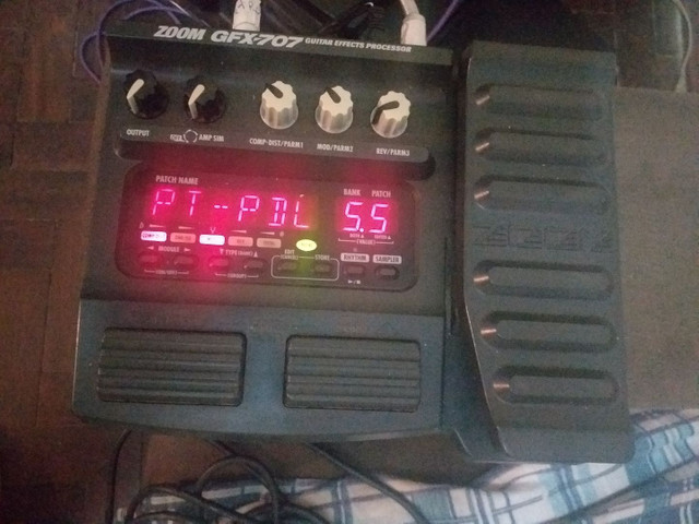 Pedaleira zoom 707 com bateria eletrônica