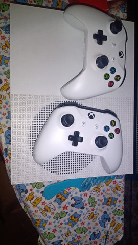 Xbox one s 4k 1 tera