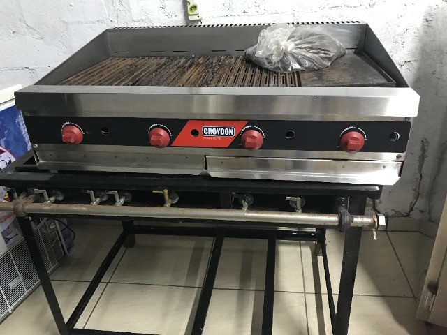 Broiller com 04 queimadores