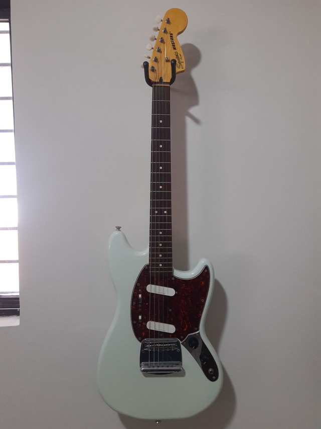 Guitarra Squier by Fender Mustang Classic Vibe
