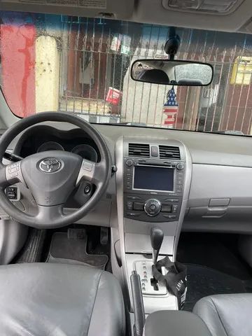 toyota corolla muito bem conservado. Carro de procedencia, nunca batido, bancos de couro.