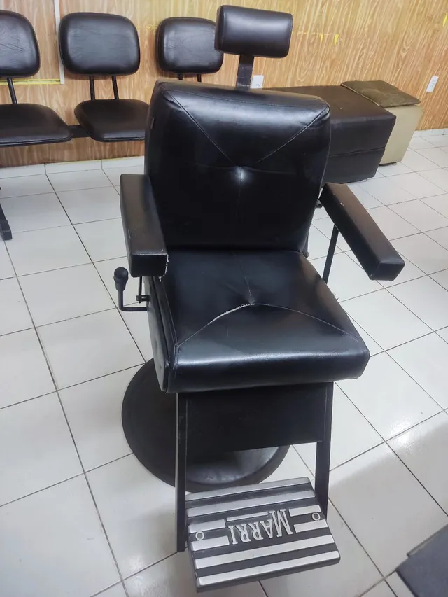 Cadeira de Barbeiro Reclinável Creta Black - Pé Redondo - Cadeira