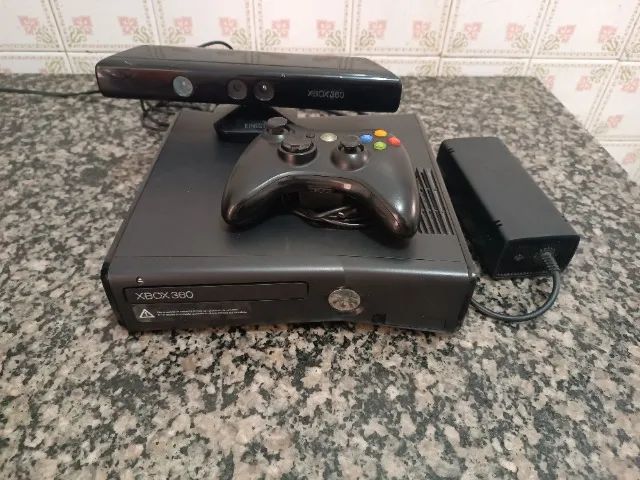 XBOX 360 BRANCO COM KINECT/FONTE/av/HDMI SEM CONTROLE.