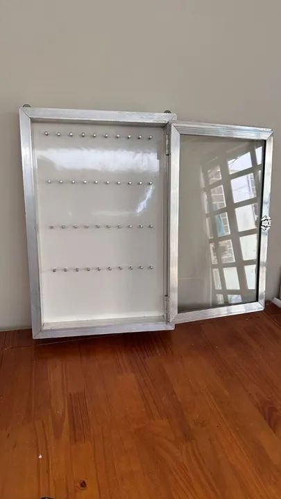 Claviculário porta chaves  Em Alumínio porta de vidro para 40 Chaves Grande