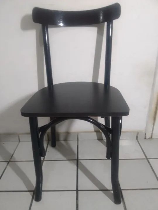 Cadeira  tubular Assento Madeira bem reforçada preta