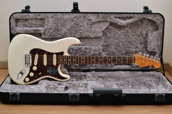 Guitarra Fender Stratocaster American Ultra Arctic Pearl 