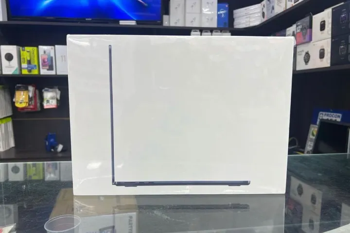 Air M3 2024 13.6 8GB/ 256SSD