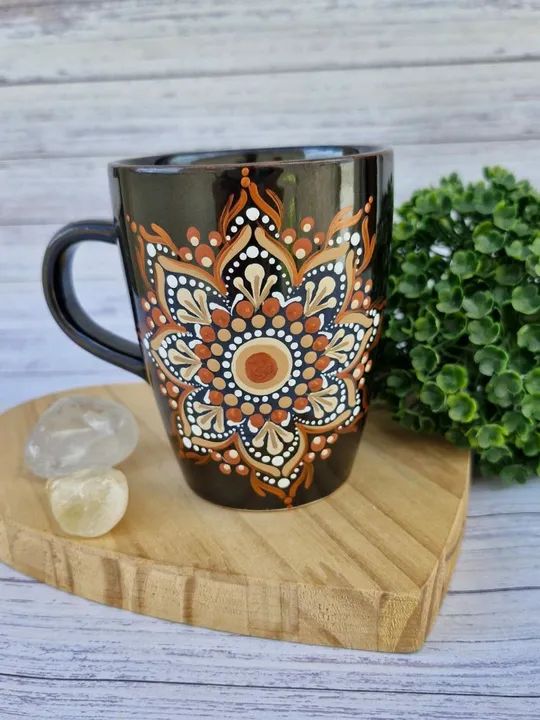 Caneca com mandala feita a mão - 250 ml