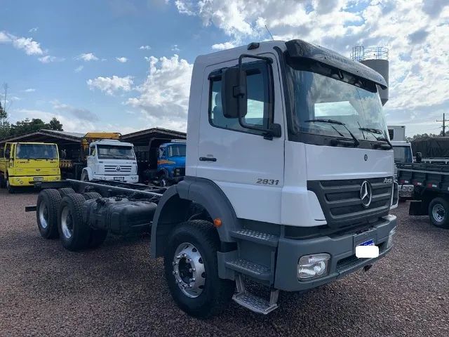 M.Benz Axor 2831 6x4 traçado ano 2011 chassi R$ 330.000,00 