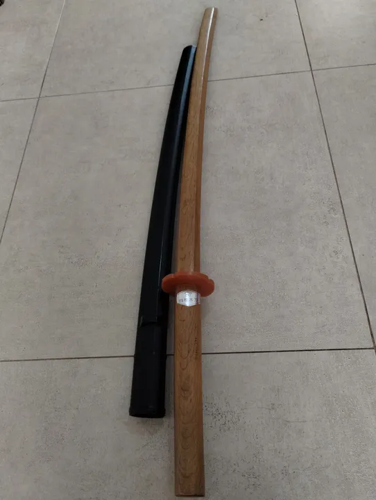Katana de madeira para treino de artes marciais