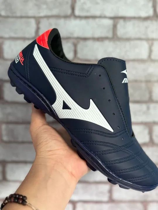 Chuteira society Mizuno 