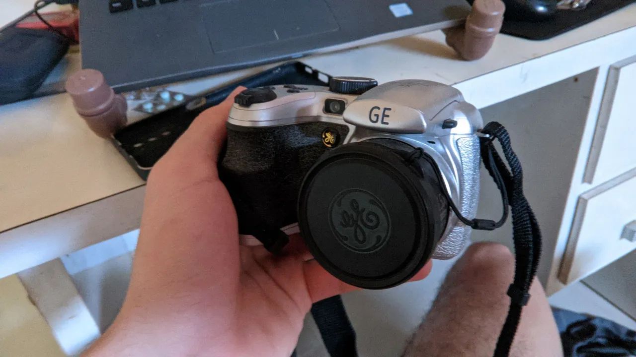 Câmera Digital GE - Ótimo estado!