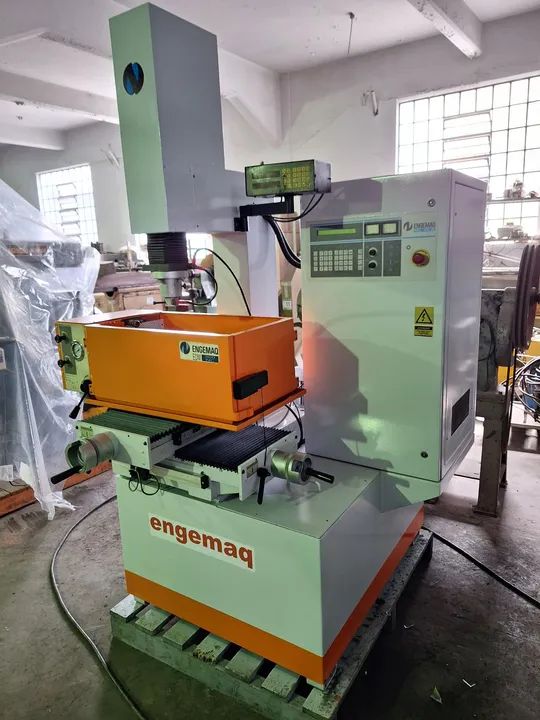 ELETROEROSÃO EDM-200NC - ENGEMAQ - Foto 5