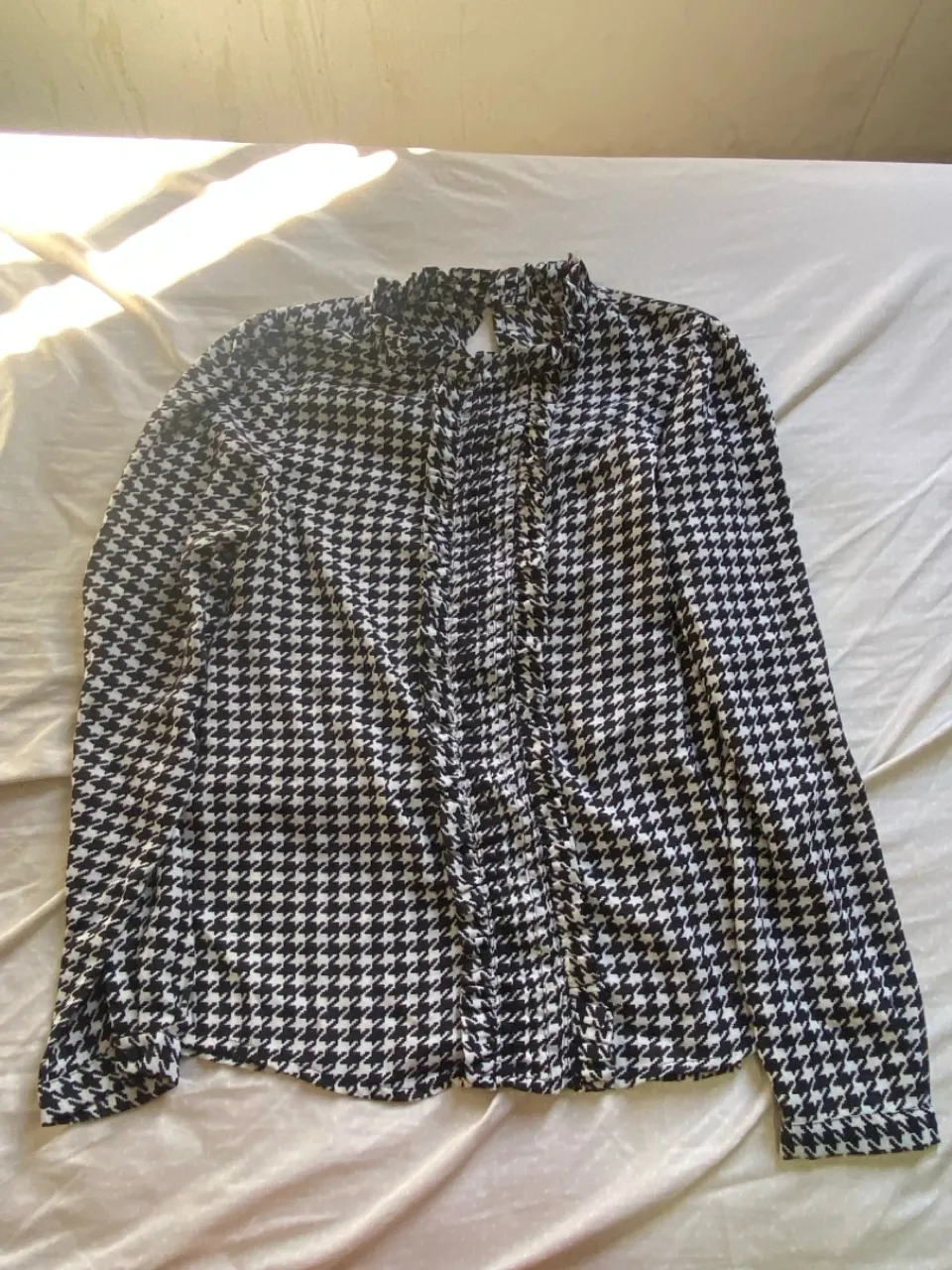 Camisa feminina em estampa pied-de-poule
