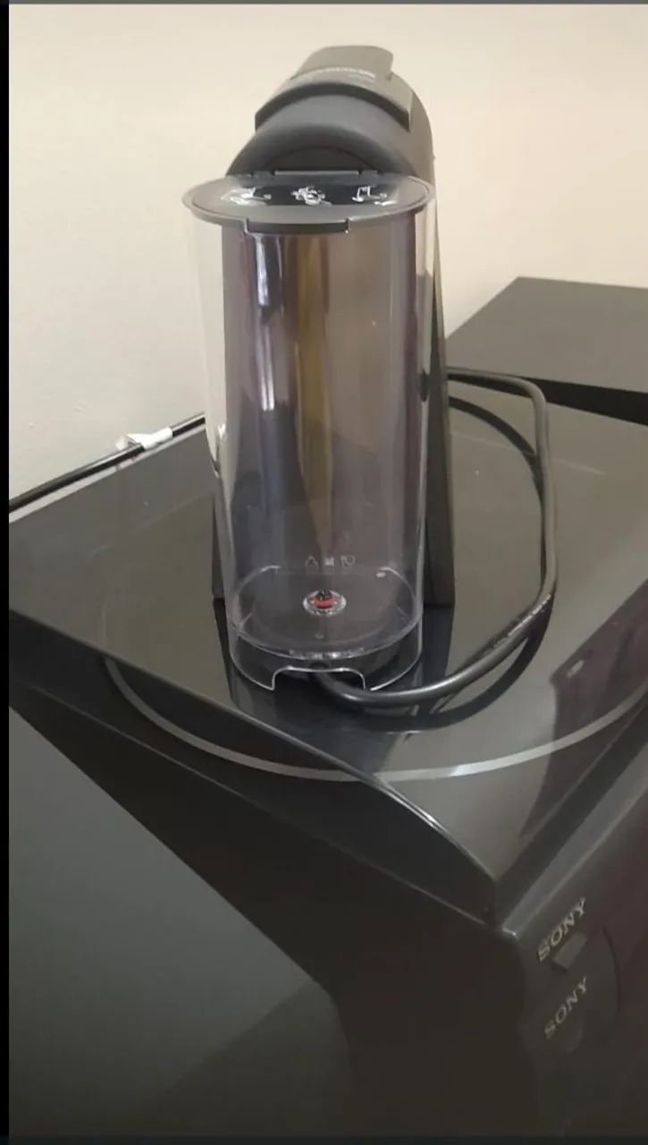 CAFETEIRA ELÉTRICA NESPRESSO ESSENZA MINI - PRETA.<br>R$ 330 - Foto 3