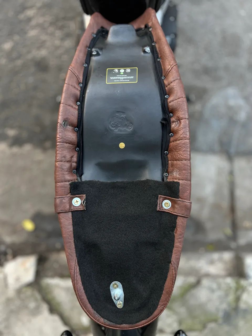 Banco Pedrinho em couro marrom - Foto 2