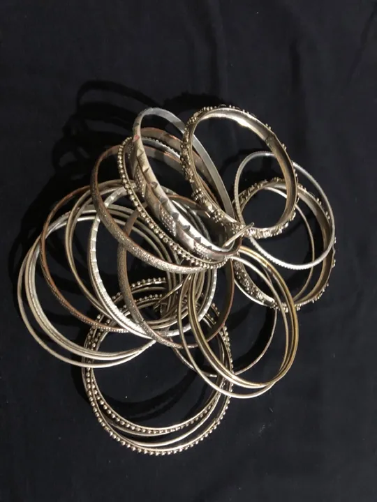 Pulseiras de metal - Pacote com 15 peças