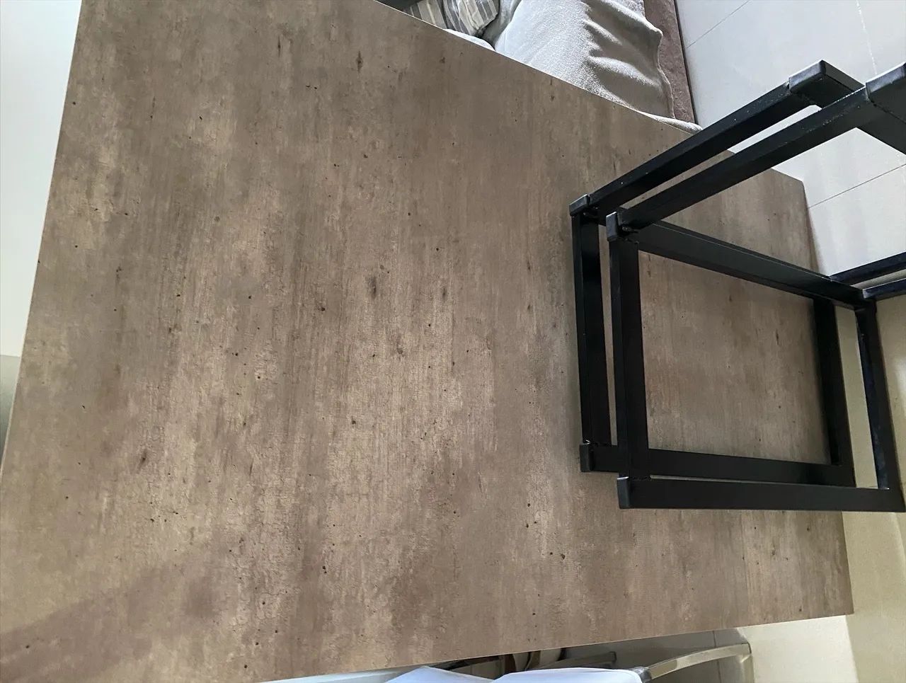 Mesa ou escrivaninha com Tampo em Madeira Cinza - Foto 2