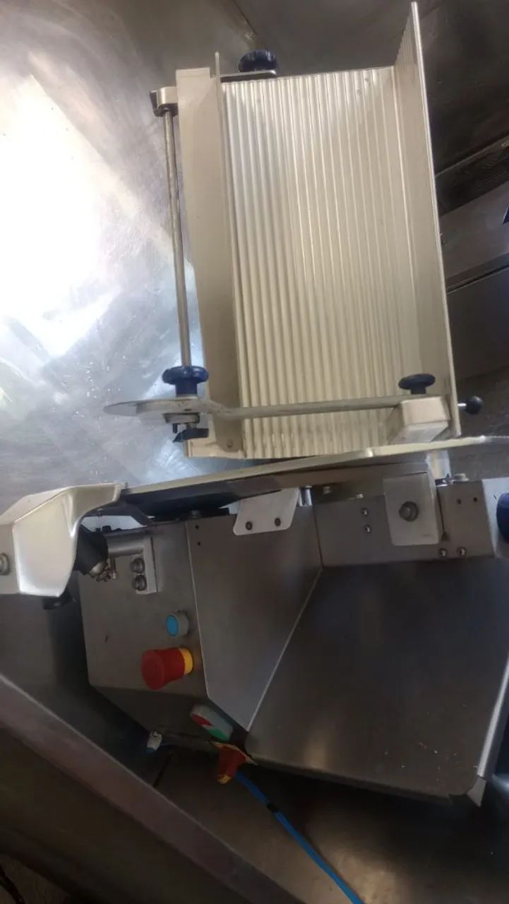 Fatiadora semi-automática 64313658468227120