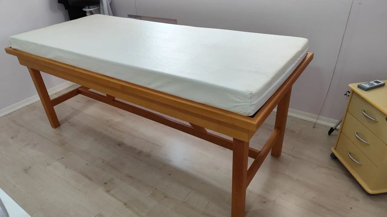 Vendo uma maca para atendimento Terapêutico. 