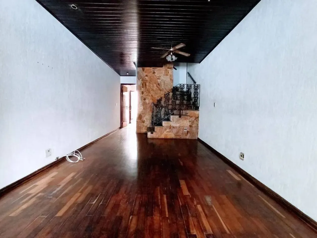 LINDO SOBRADO EM CONDOMÍNIO FECHADO, NÃO PERCA TEMPO VENHA CONFERIR!!