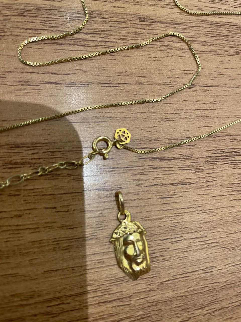 Pingente Face de Cristo folheado a ouro 18K - RAHRA - Foto 3