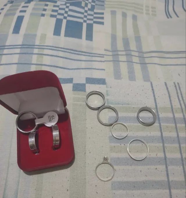 Alianças novas e usadas de inox e prata 