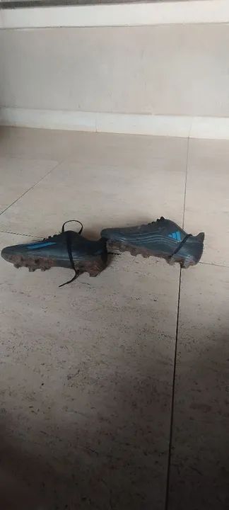 Chuteira da Adidas de cravo tamanho 39-40  - Foto 2