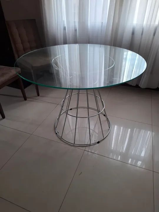 Mesa de Jantar de Vidro com Base de Metal - Foto 4